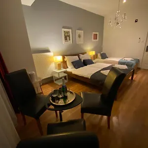 artoral-rooms-and-apartment-budapest.inbudapesthotels.com/